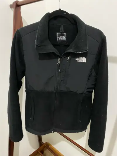 Chaqueta polar negra The North Face para mujer - miniatura 1