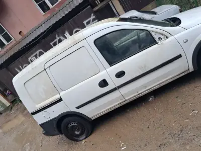 Chevrolet combo 1.3 año 2004 en desarmeE - miniatura 2