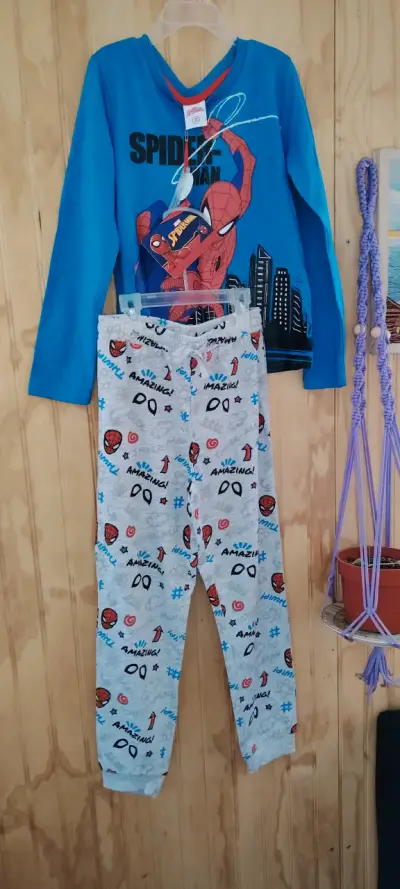 Pijama infantil Spiderman azul con diseño divertido - miniatura 3