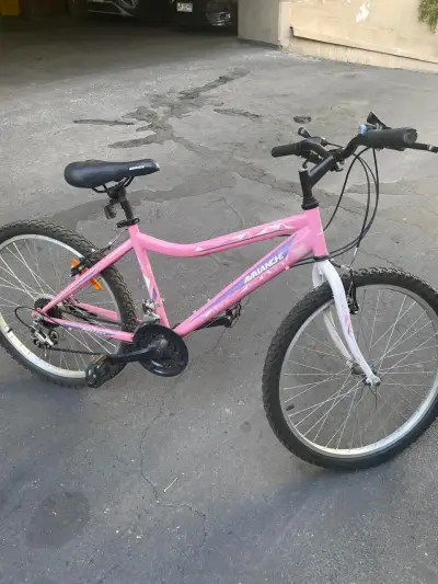 Bicicleta montaña rosada Avalanche en buen estado - miniatura 2