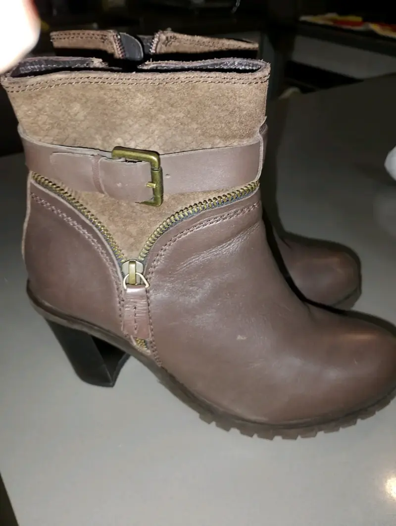 Botines de cuero marrón con tacón y hebilla - 1