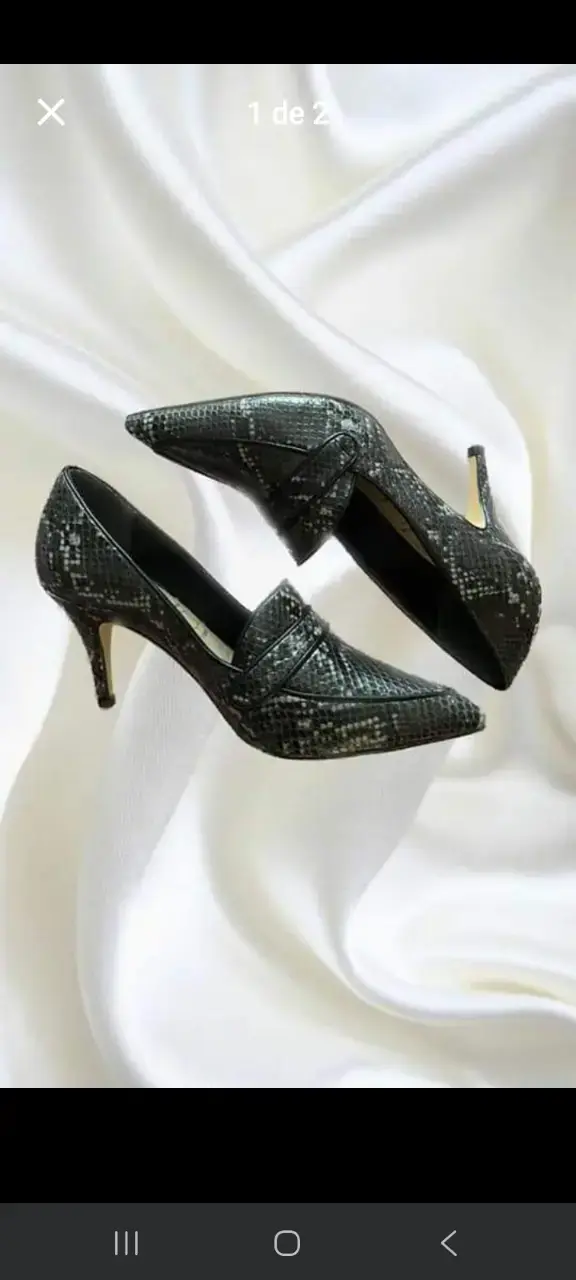 Zapatos de tacón alto con diseño de serpiente - 2