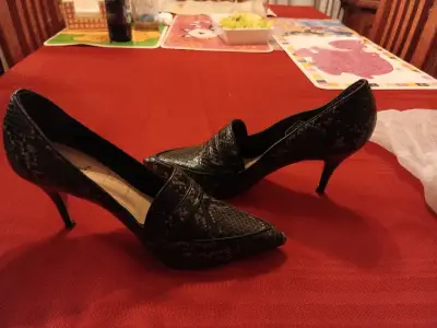 Zapatos de tacón alto con diseño de serpiente - miniatura 3