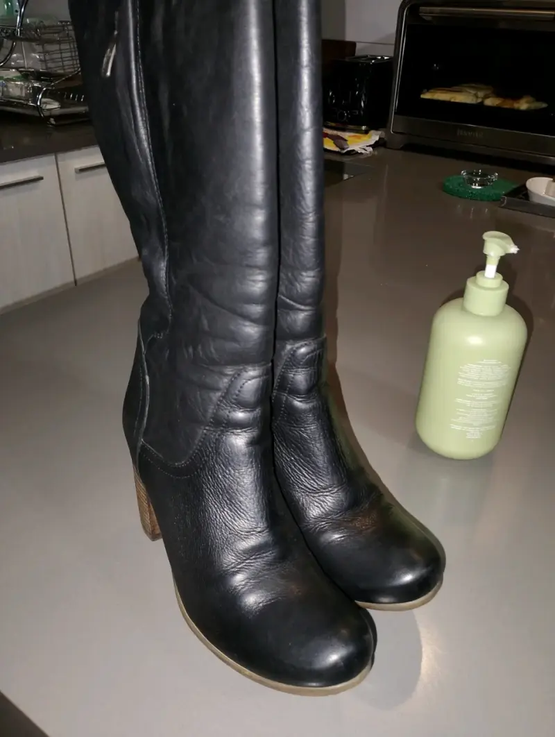 Botas de cuero negro para mujer con tacón alto - 1