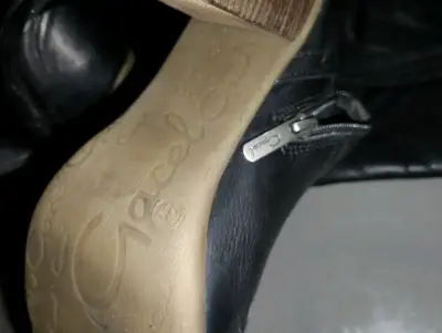 Botas de cuero negro para mujer con tacón alto - miniatura 4