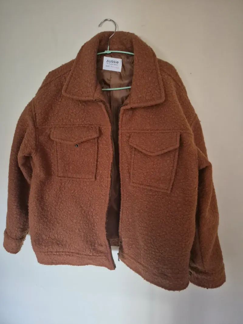 Chaqueta de lana marrón para mujer