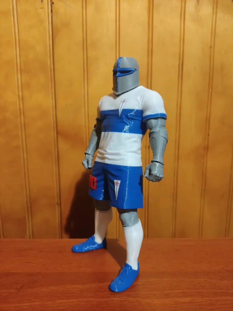 Figura caballero cruzado Universidad Católica - 3
