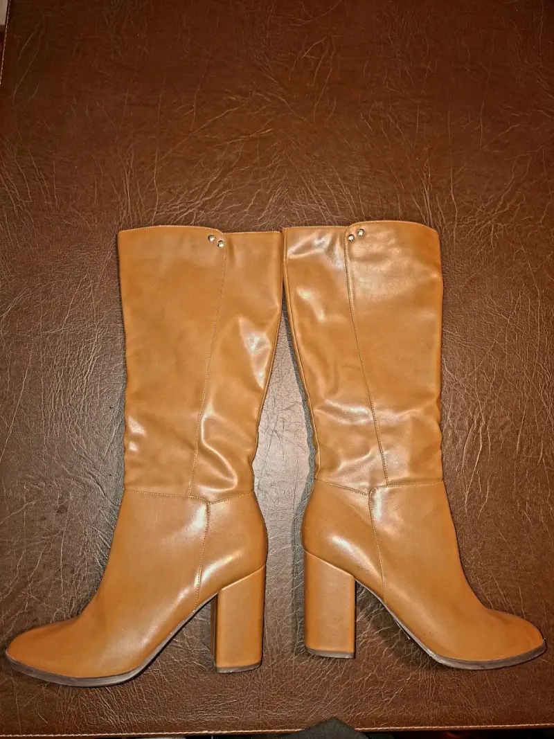 Botas de cuero marrón con tacón alto - 2