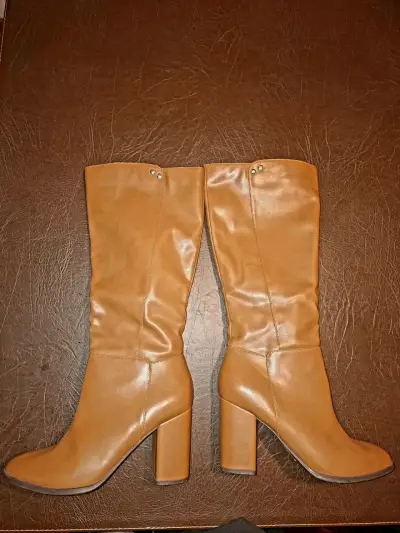 Botas de cuero marrón con tacón alto - miniatura 2