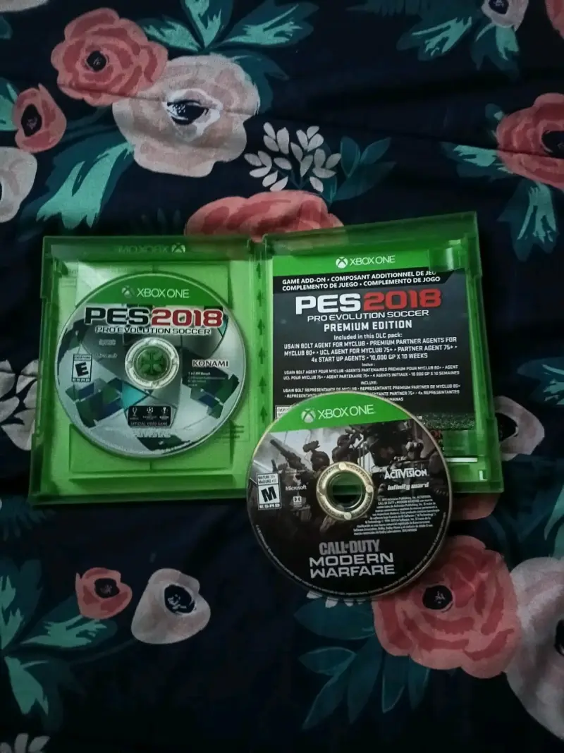 Juegos Xbox One PES 2018 y Call of Duty Modern Warfare - 1