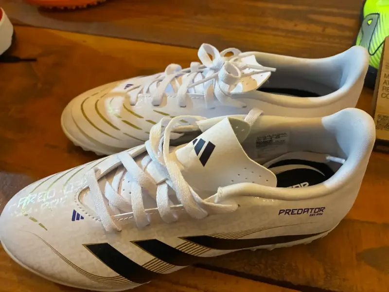 Zapatillas de fútbol Adidas Predator blancas - 1