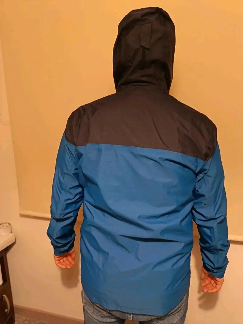 Chaqueta cortaviento azul con capucha - 2