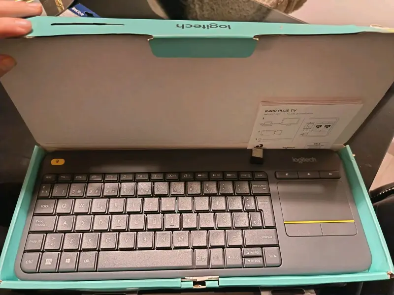 Teclado inalámbrico Logitech K400 Plus con touchpad - 1