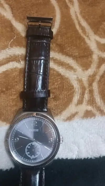 Reloj Guess de acero inoxidable con correa de cuero - miniatura 2