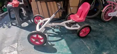 Kart a pedales para niños color rojo - miniatura 2