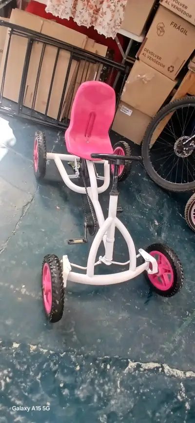 Kart a pedales para niños color rojo - miniatura 3