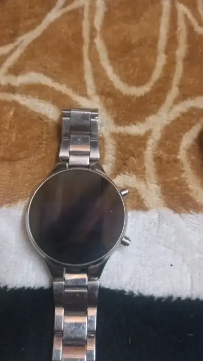 Reloj de pulsera metálico clásico - miniatura 1