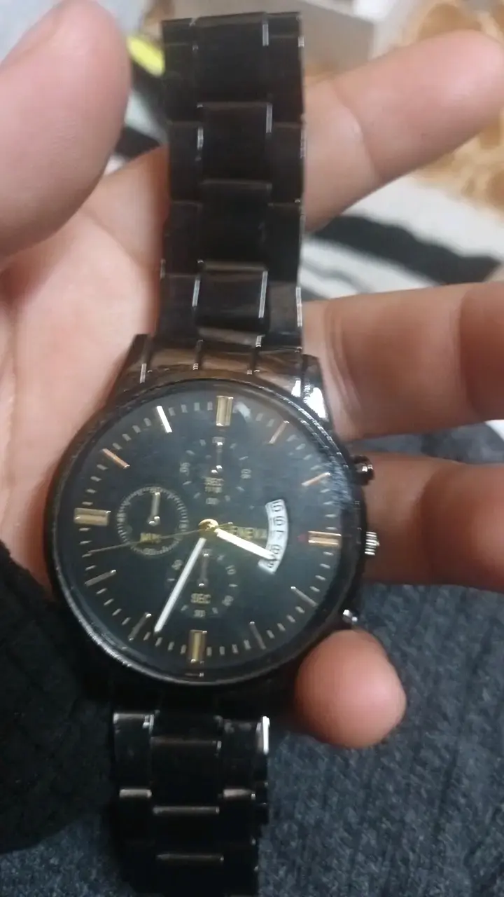 Reloj de pulsera negro con cronógrafo