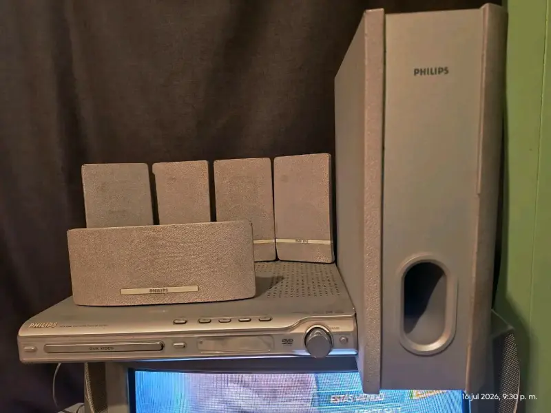 Sistema de sonido Philips con parlantes y subwoofer