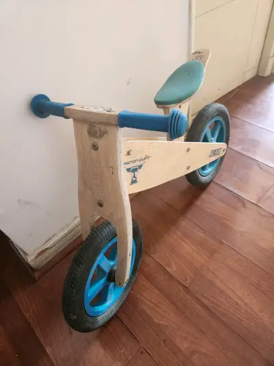 Bicicleta de equilibrio de madera para niños - miniatura 2