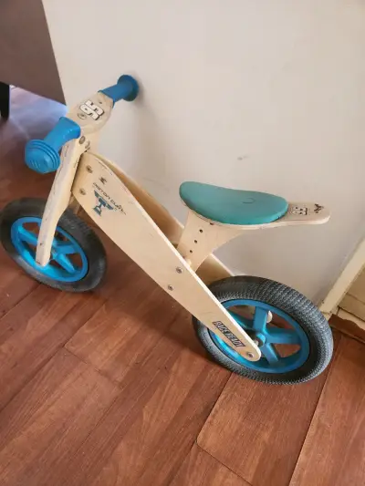 Bicicleta de equilibrio de madera para niños - miniatura 3
