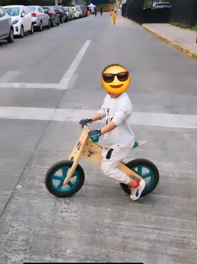 Bicicleta de equilibrio de madera para niños - miniatura 5