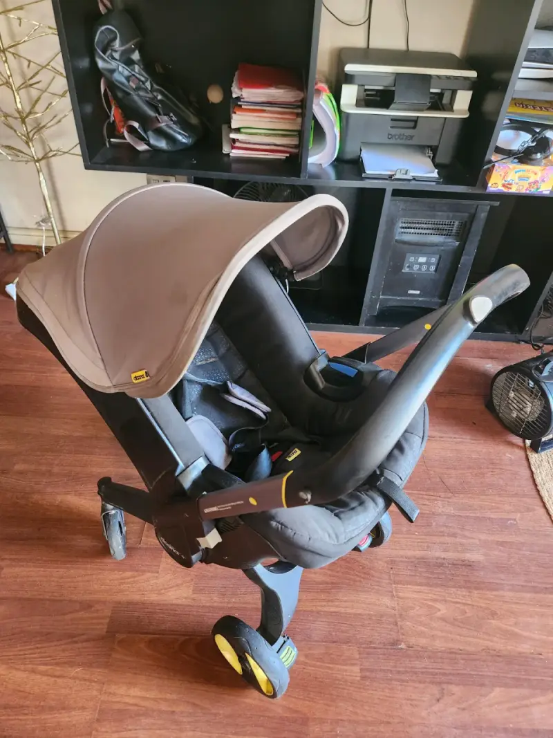 Coche de bebé Doona y silla de auto - 1