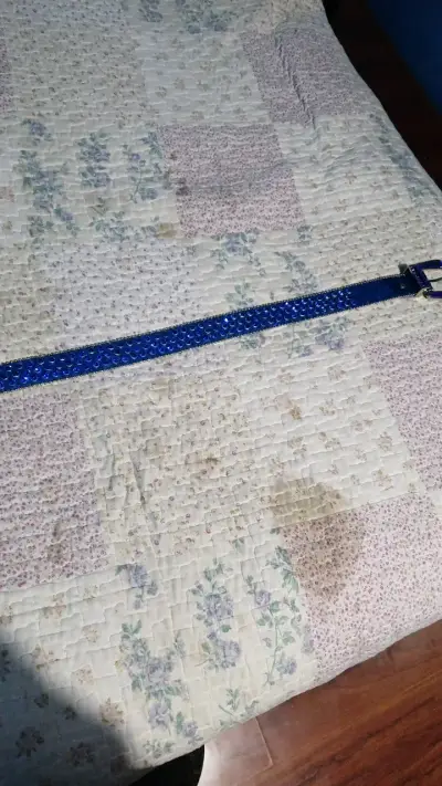 Cinturón de cuero azul con diamantes de imitacion - miniatura 3