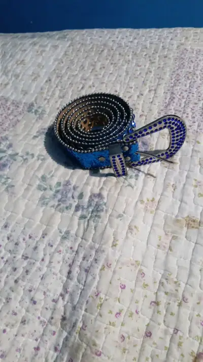Cinturón de cuero azul con diamantes de imitacion - miniatura 4