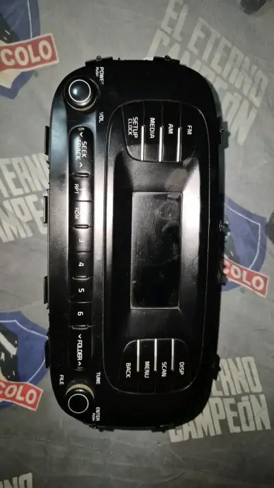 Radio de auto original kia soul 2015 - miniatura 1