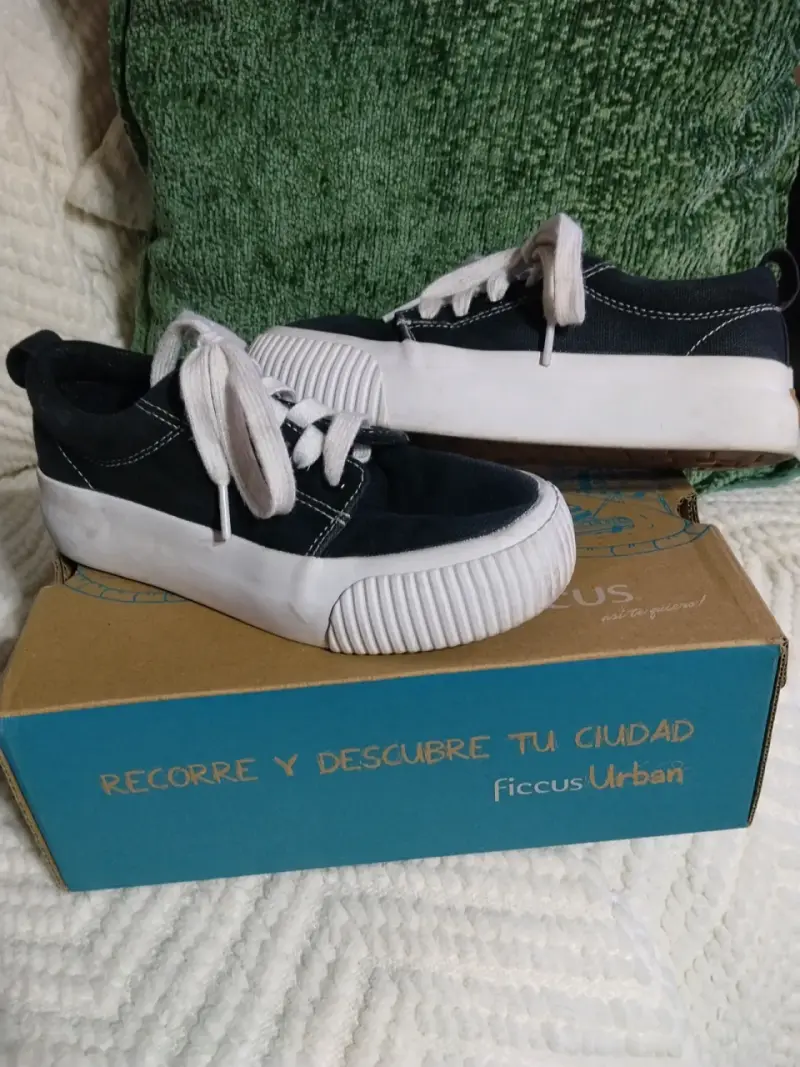 Zapatillas urbanas negras Ficcus Urban