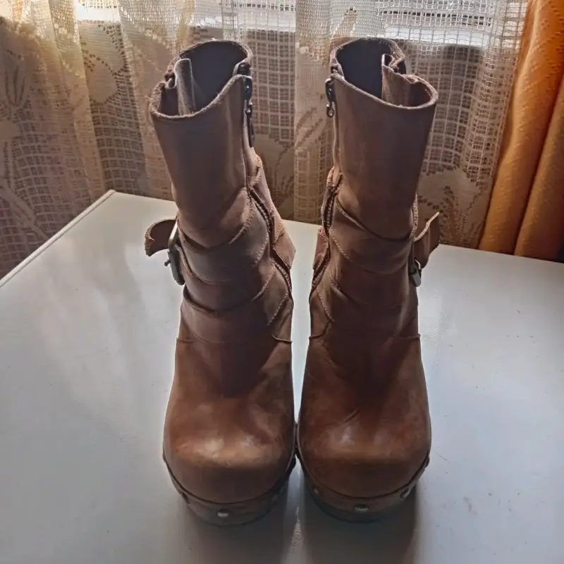 Botines de cuero marrón con tacón alto - 2
