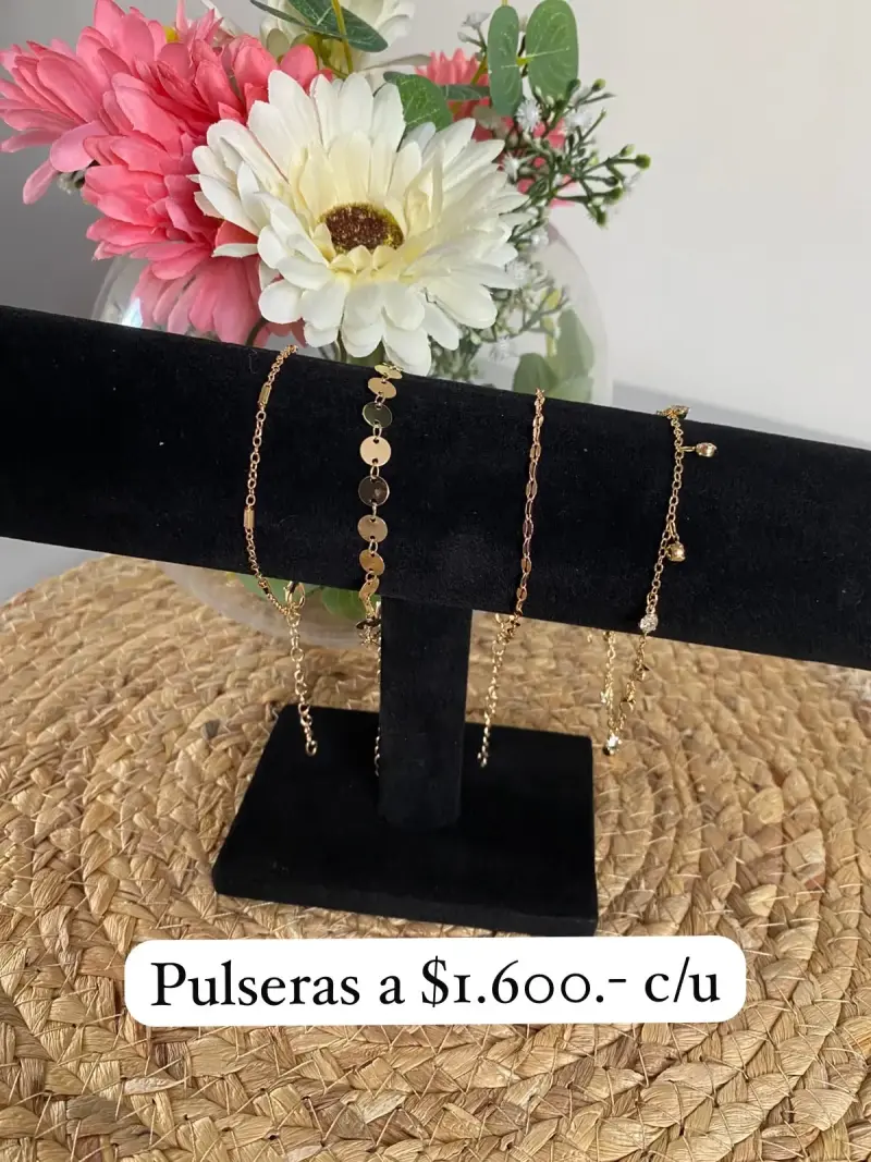 Elegantes pulseras doradas de moda - 1