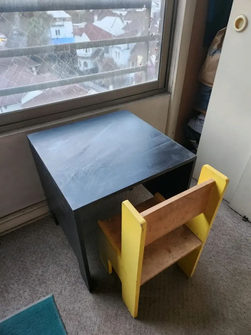 Escritorio y silla de madera para niños - 2