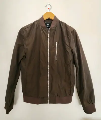 Chaqueta bomber verde musgo H&M talla S - miniatura 1