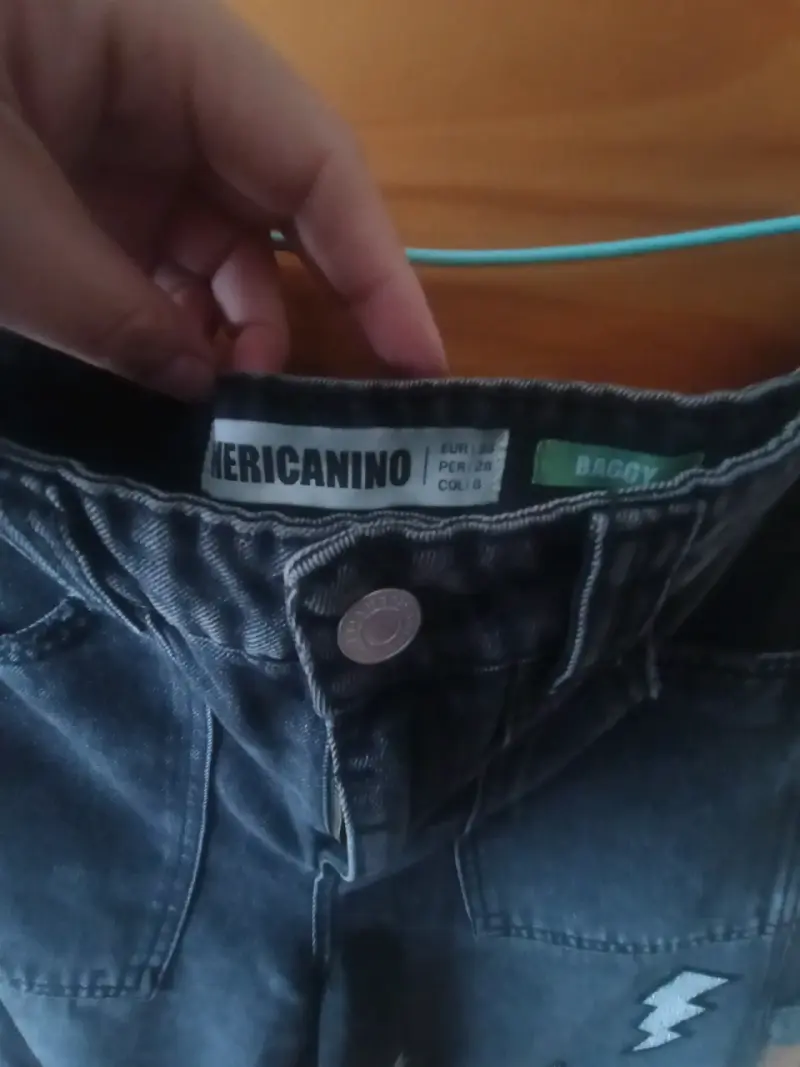 Pantalones de mezclilla negros con parches decorativos - 2