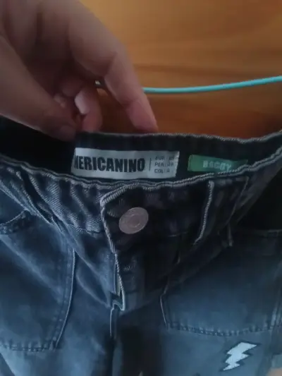 Pantalones de mezclilla negros con parches decorativos - miniatura 2