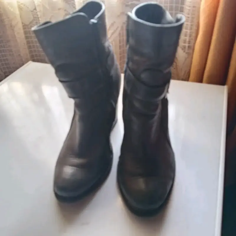 Botines de cuero negro con tacón alto - 2