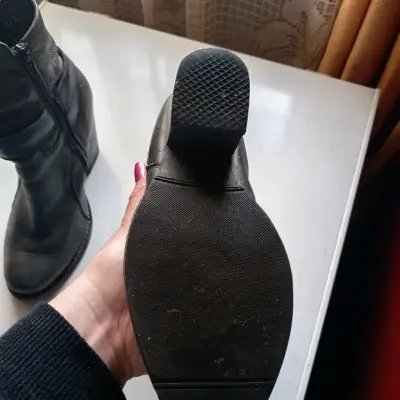 Botines de cuero negro con tacón alto - miniatura 3