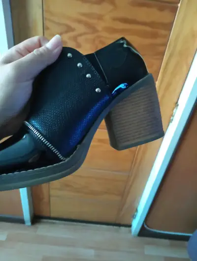 Botines de cuero negro con tacón alto - miniatura 3