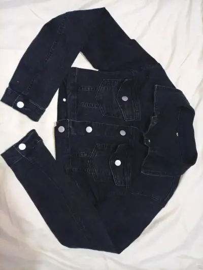 Chaqueta corta de mezclilla negra talla M - miniatura 2