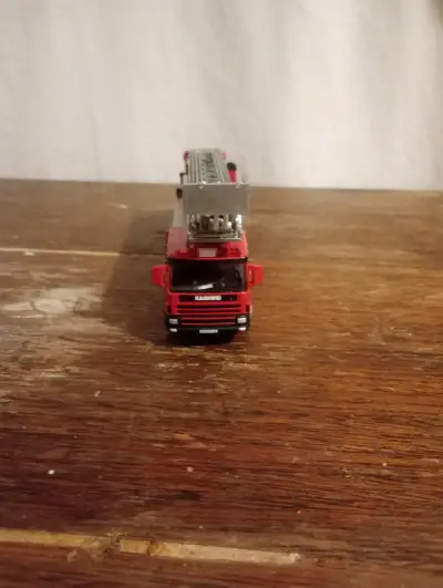 Camión de Bomberos de Juguete Rojo con Escalera - miniatura 1