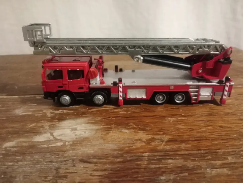 Camión de Bomberos de Juguete Rojo con Escalera - 3