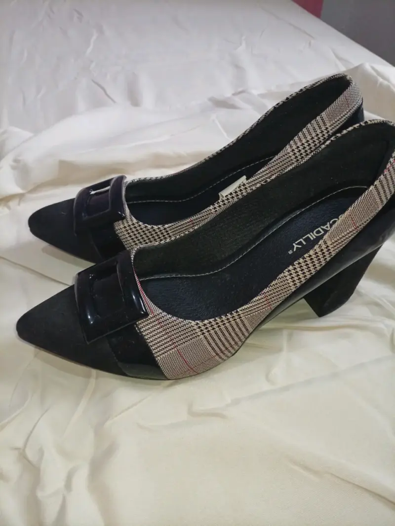 Zapatos de tacón con hebilla y diseño a cuadros - 3
