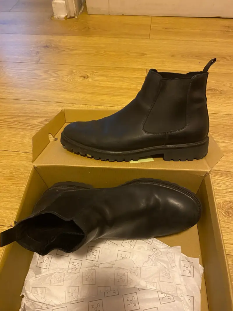 Botas de cuero negro para hombre en buen estado - 2