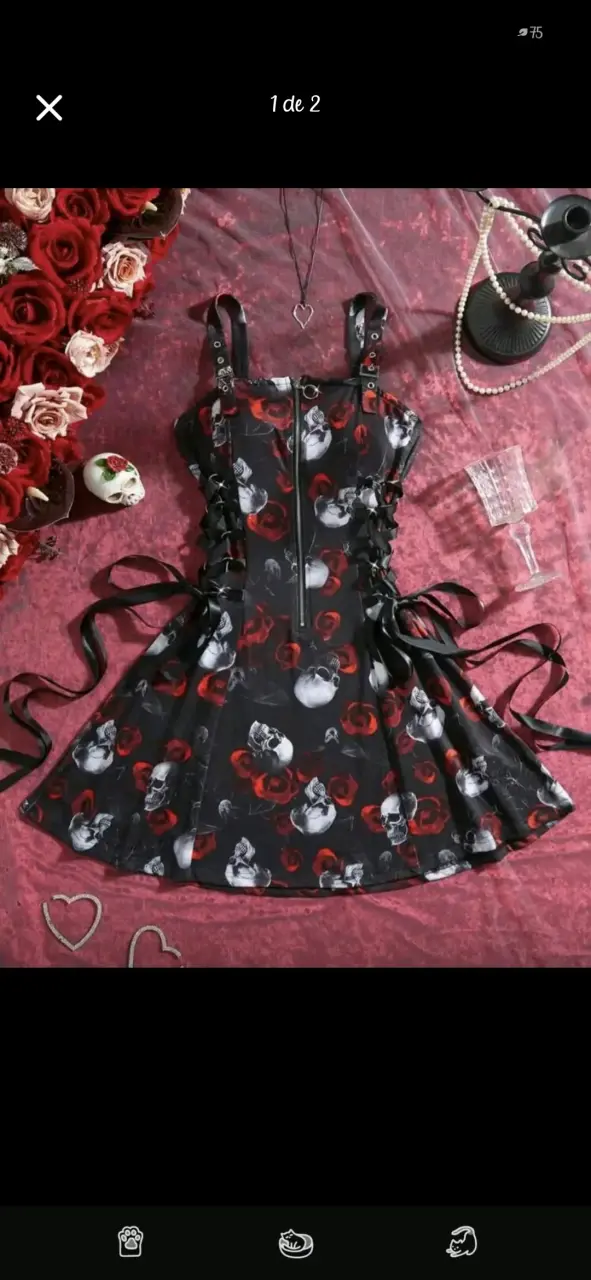 Vestido gótico con estampado de calaveras y rosas - 1
