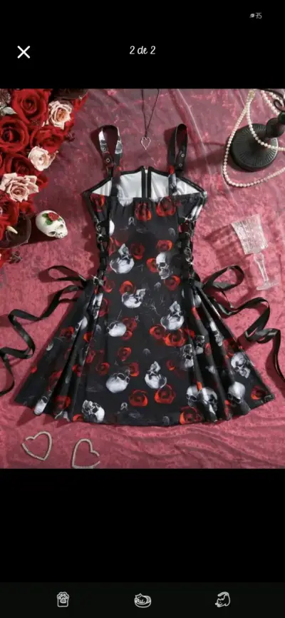 Vestido gótico con estampado de calaveras y rosas - miniatura 2