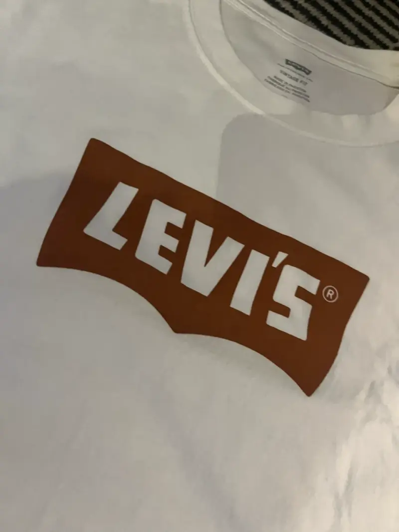 Polera blanca Levi's con logo clásico - 2
