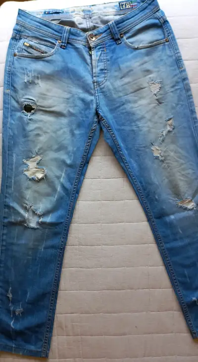 Jeans hombre Diesel,desgastados talla 42 - miniatura 1