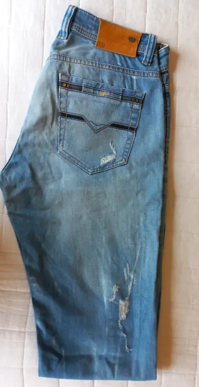 Jeans hombre Diesel,desgastados talla 42 - miniatura 4